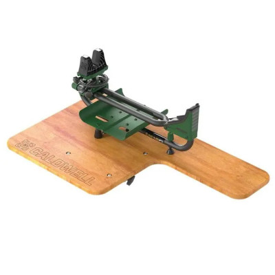 Konstrukce, otočná o 360 stupňů, rozšiřuje palebné pole, aniž by bylo nutné měnit polohu střeleckého stolu.