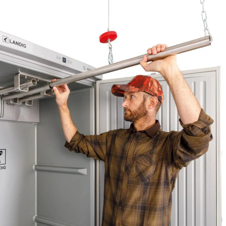Systém umožňující snadné zavěšení těžkých úlovků do chladících skříní Landig vlastními silami za využití navijáku nebo kladkostr